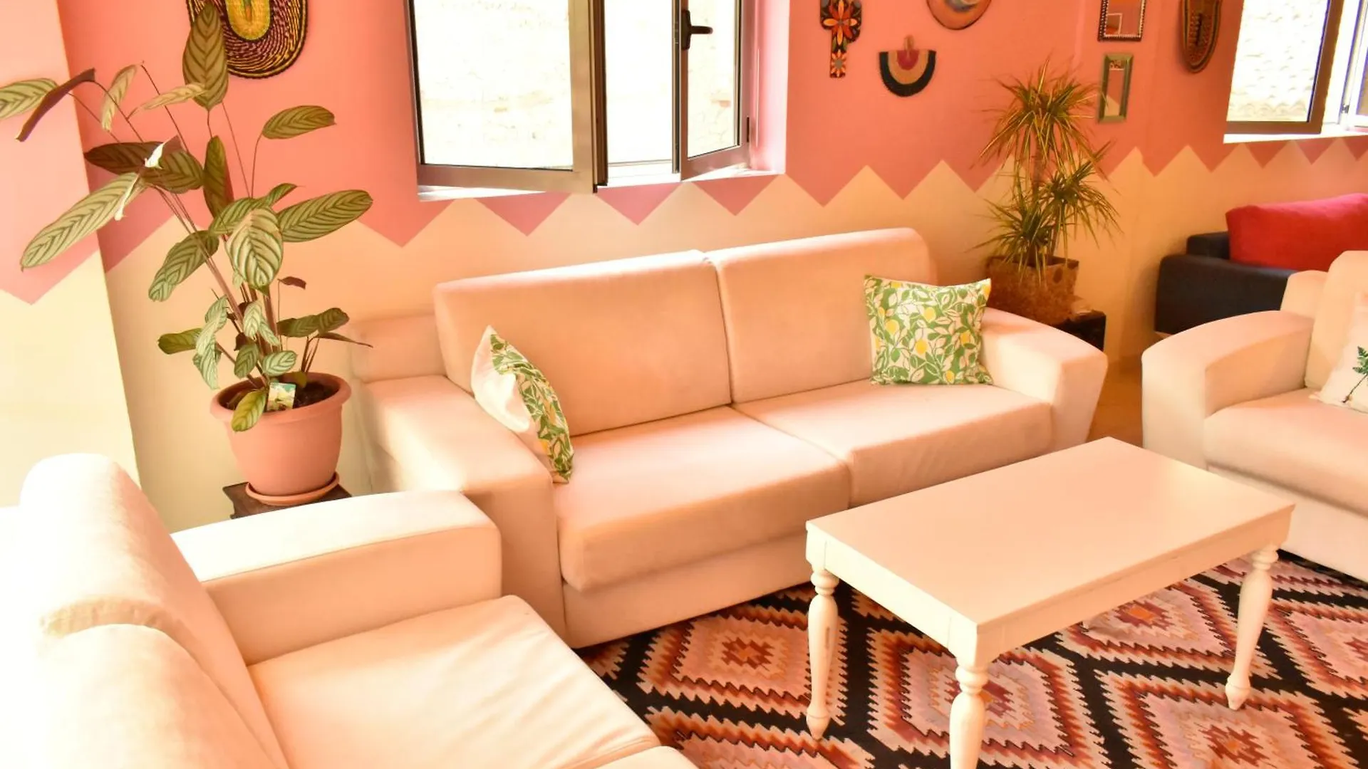 Trip'N'Hostel Pink Bubble Tiran 0*,